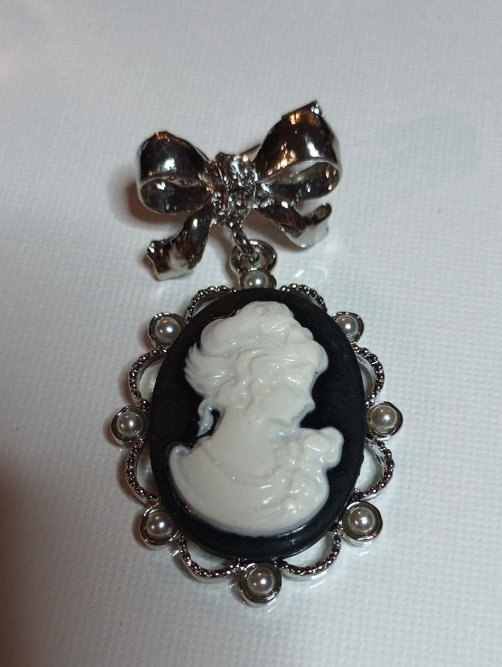 Vintage-Inspired Black and White Cameo Pendant Necklace
